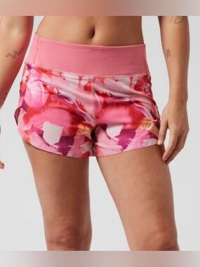 NWT Athleta Run With It 3.5” Pink Pattern Active Shorts size XS